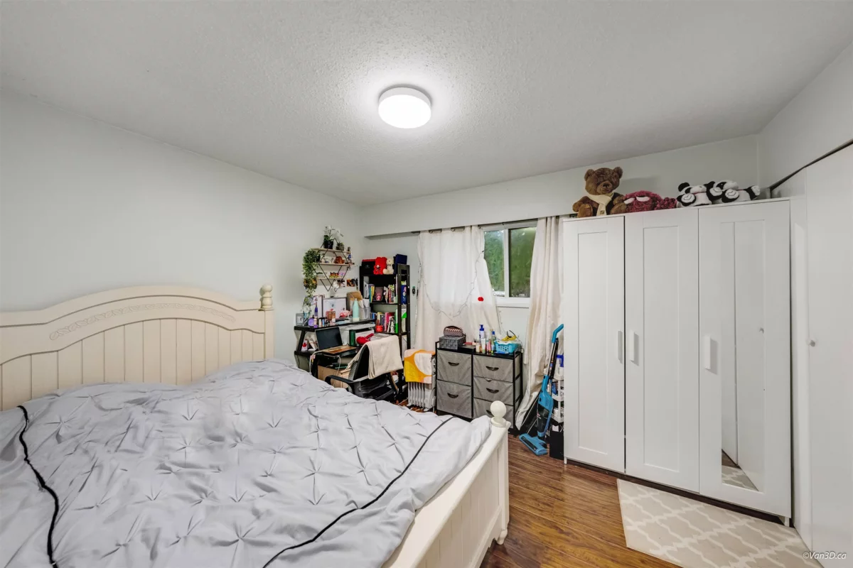 Basement Recreation Room Photo of 14436 102b Avenue, Surrey, BC