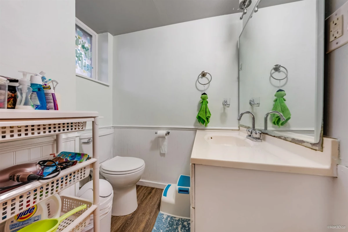 Breakfast Nook Photo of 14436 102b Avenue, Surrey, BC