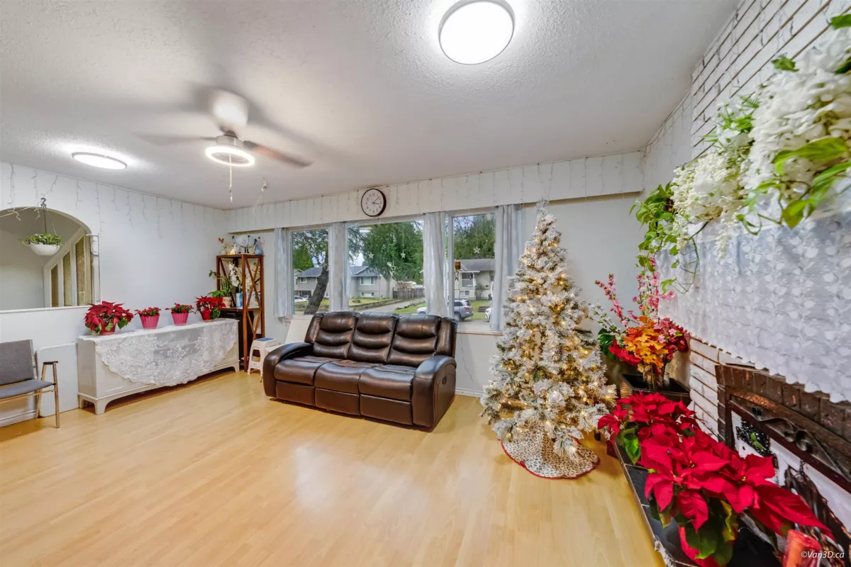 Dining Area Photo of 14436 102b Avenue, Surrey, BC