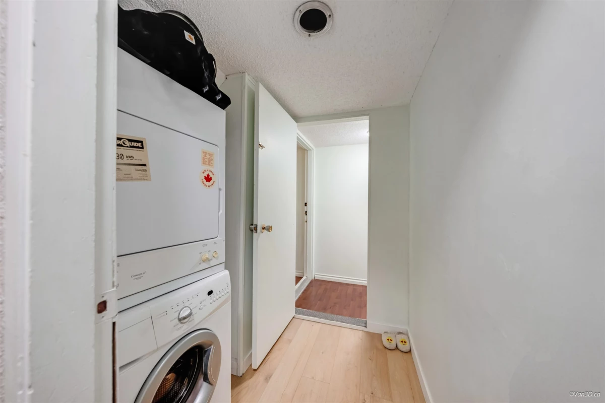 Entry Foyer Photo of 14436 102b Avenue, Surrey, BC