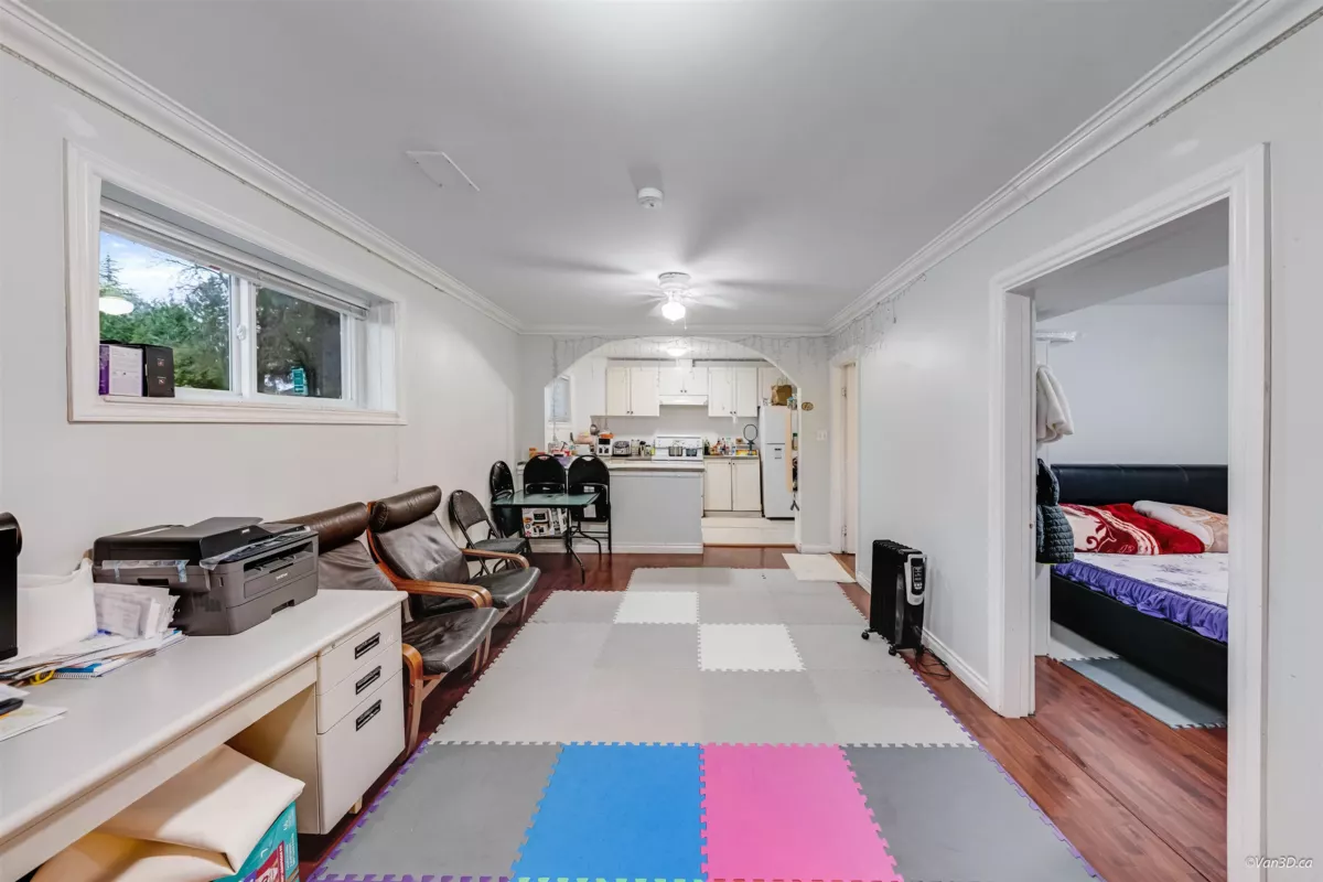 Guest Bathroom Photo of 14436 102b Avenue, Surrey, BC