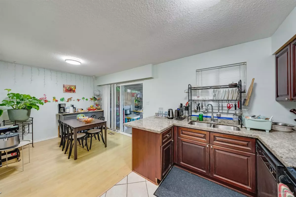 Kitchen Island Photo of 14436 102b Avenue, Surrey, BC