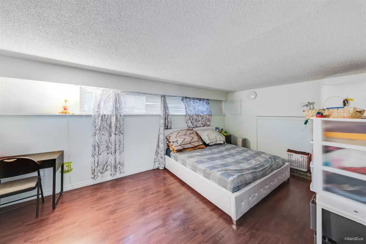 Laundry Room Photo of 14436 102b Avenue, Surrey, BC