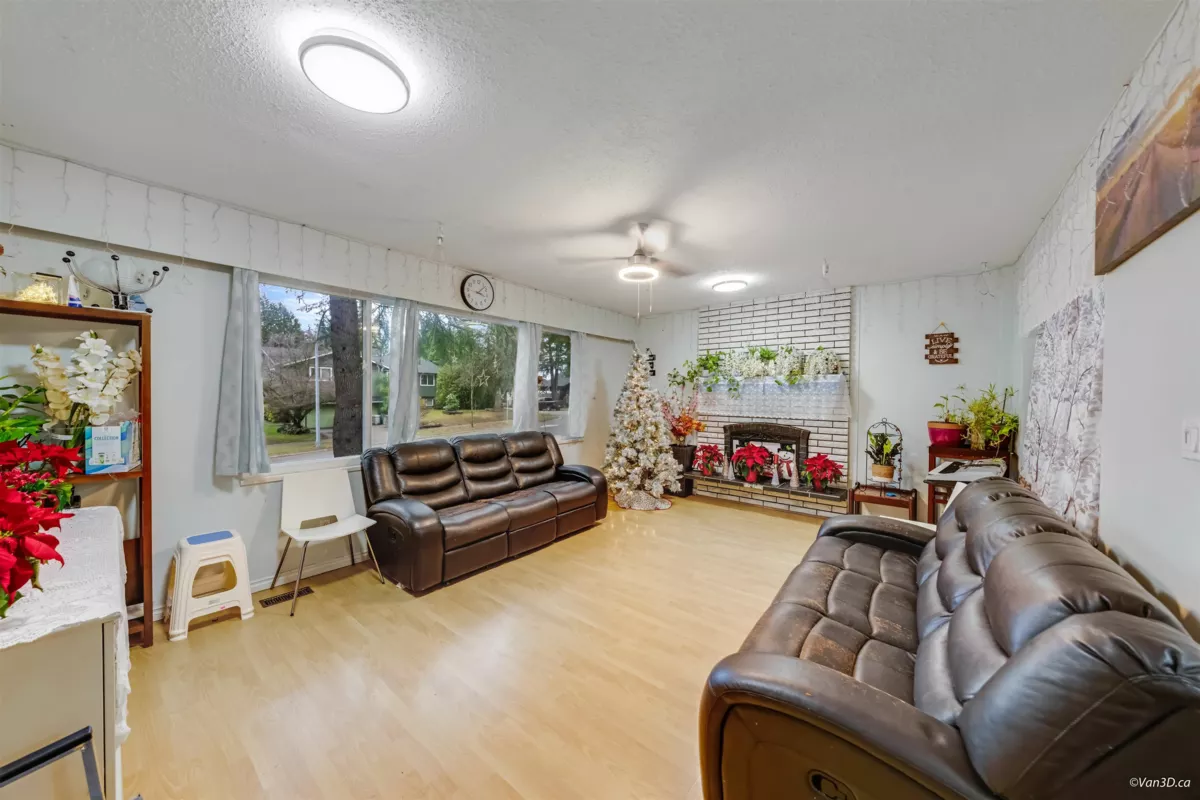 Living Room Photo of 14436 102b Avenue, Surrey, BC