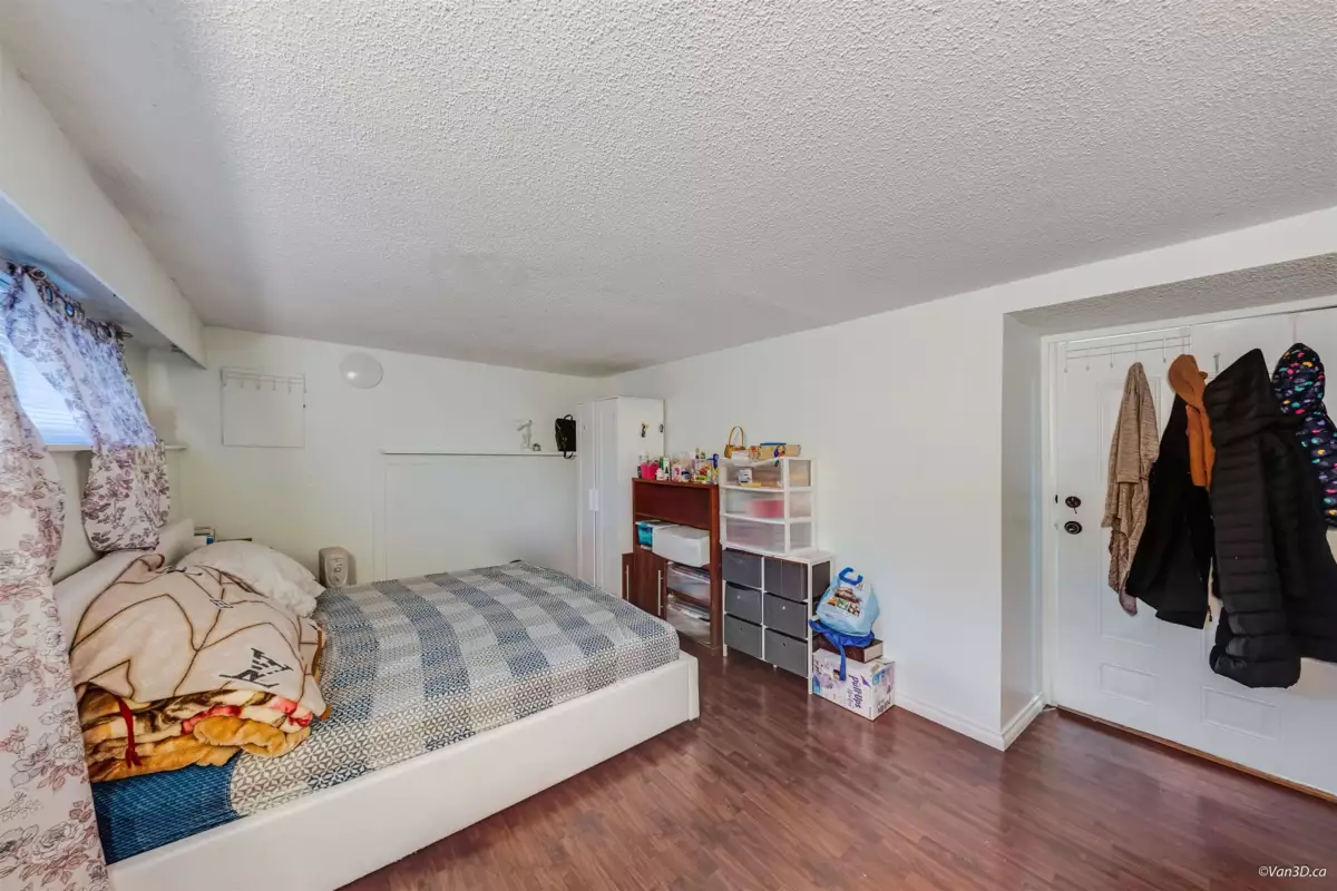 Mudroom Photo of 14436 102b Avenue, Surrey, BC