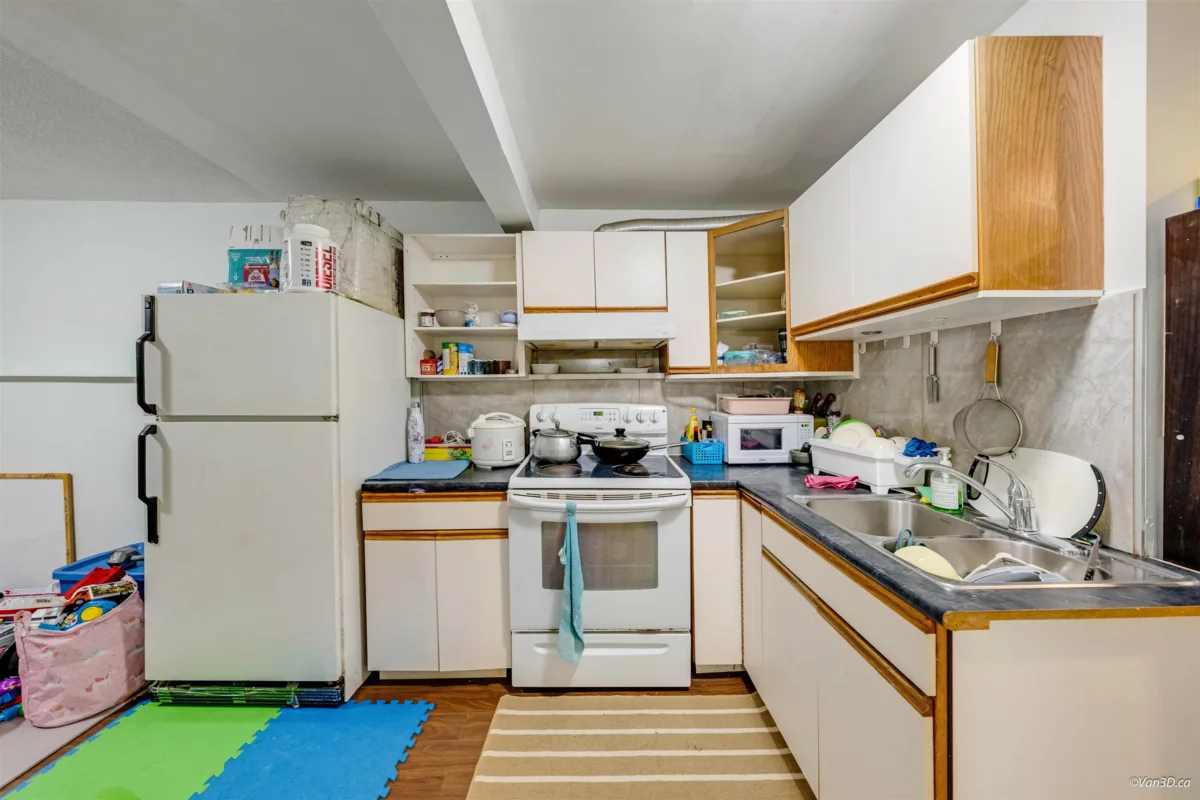 Primary Bathroom Photo of 14436 102b Avenue, Surrey, BC