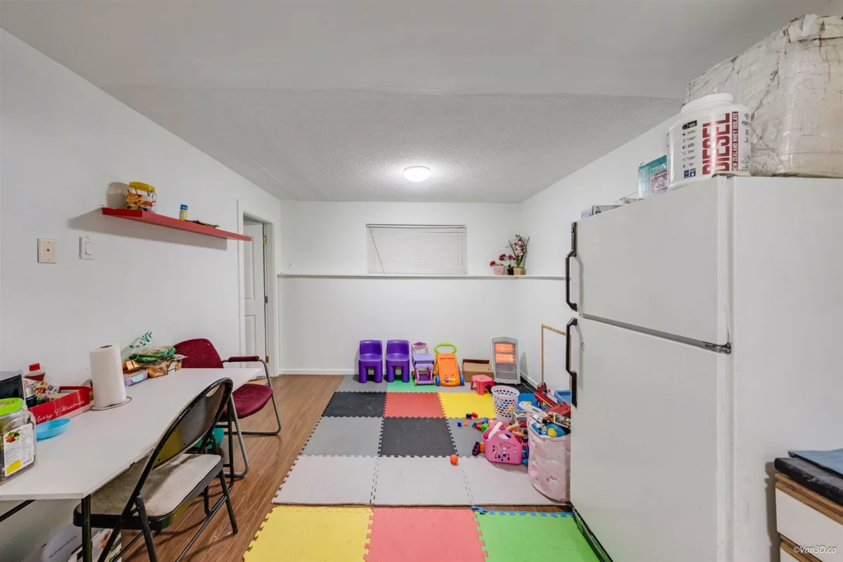 Staircase Photo of 14436 102b Avenue, Surrey, BC