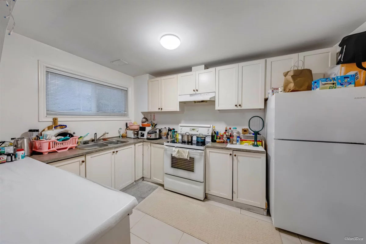 Walk-In Closet Photo of 14436 102b Avenue, Surrey, BC