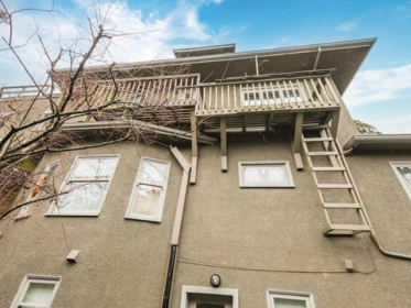 Front Yard Photo of 482 W 17th Avenue, Vancouver, BC