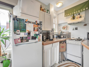 Laundry Room Photo of 482 W 17th Avenue, Vancouver, BC