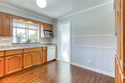 Kitchen Island Photo of 13095 65a Avenue, Surrey, BC