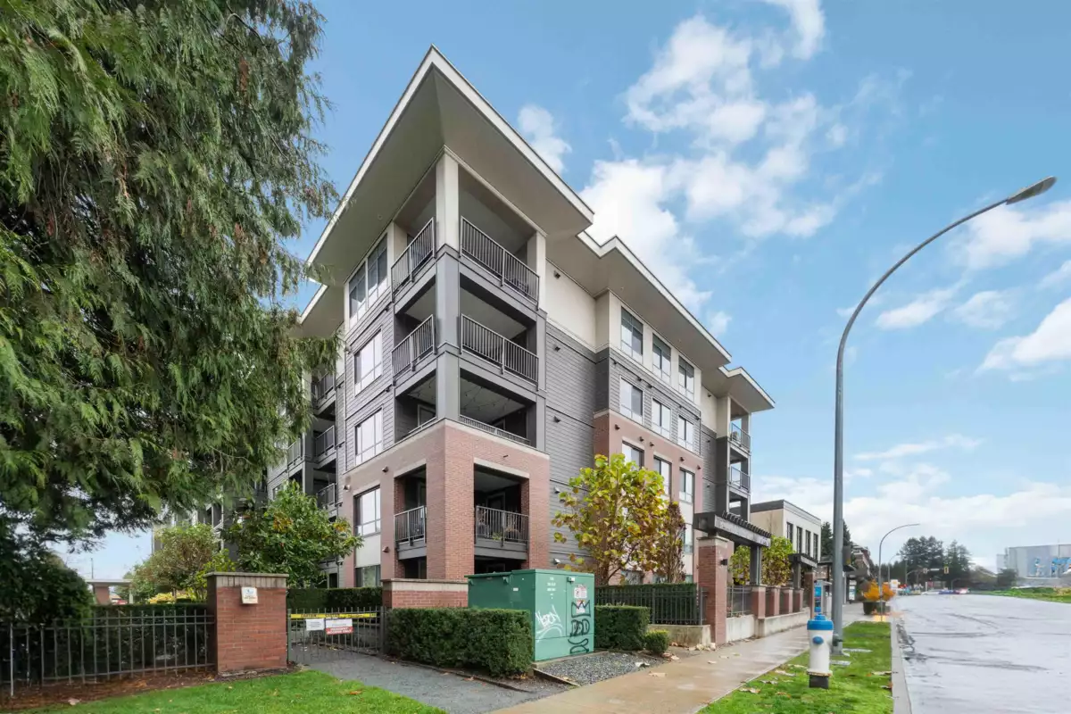 Swimming Pool Photo of 401 33540 Mayfair Avenue, Abbotsford, BC