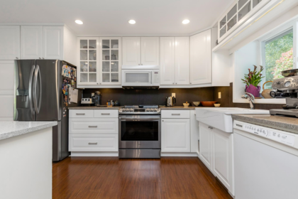 Kitchen Island Photo of 22 34250 Hazelwood Avenue, Abbotsford, BC
