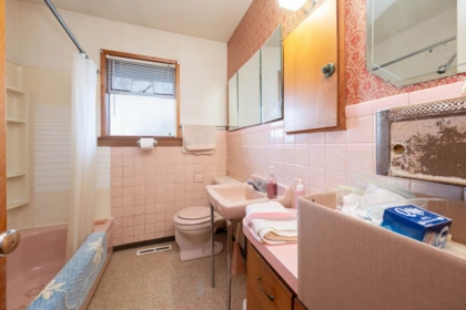 Kitchen Photo of 13817 Berg Road, Surrey, BC