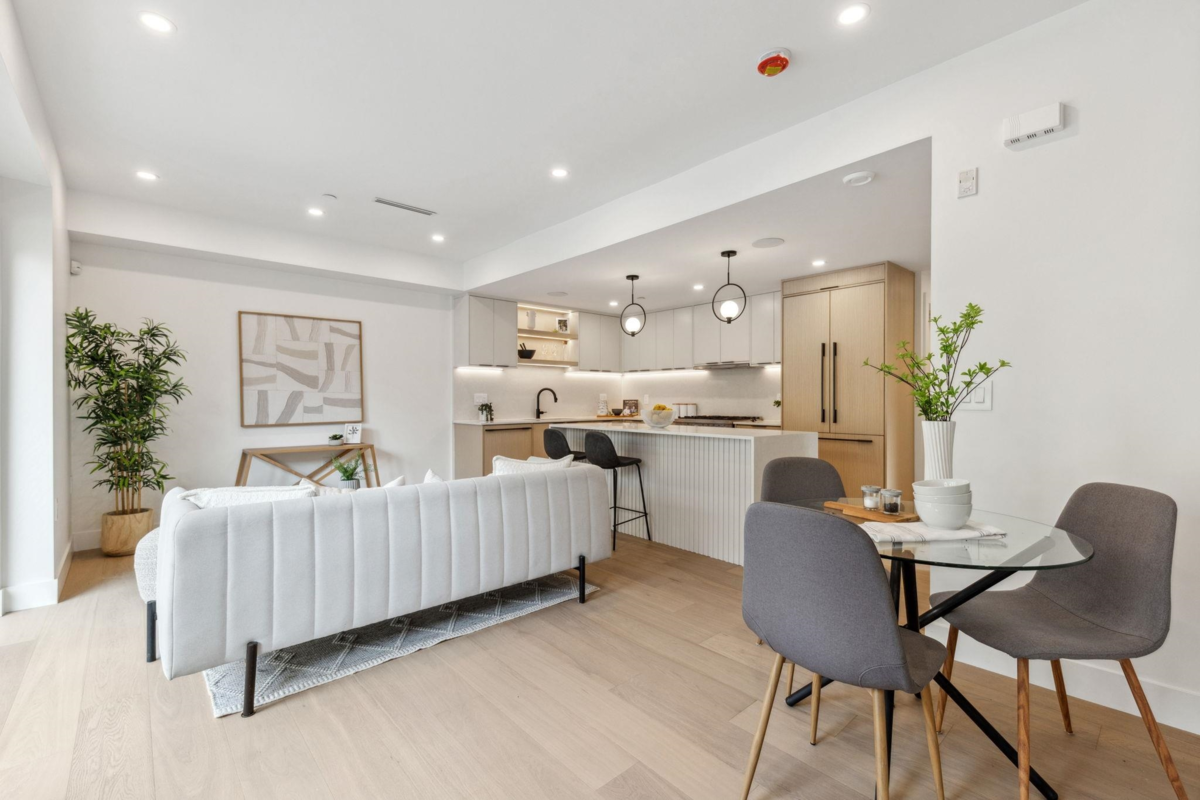 Breakfast Nook Photo of 3383 Victoria Drive, Vancouver, BC