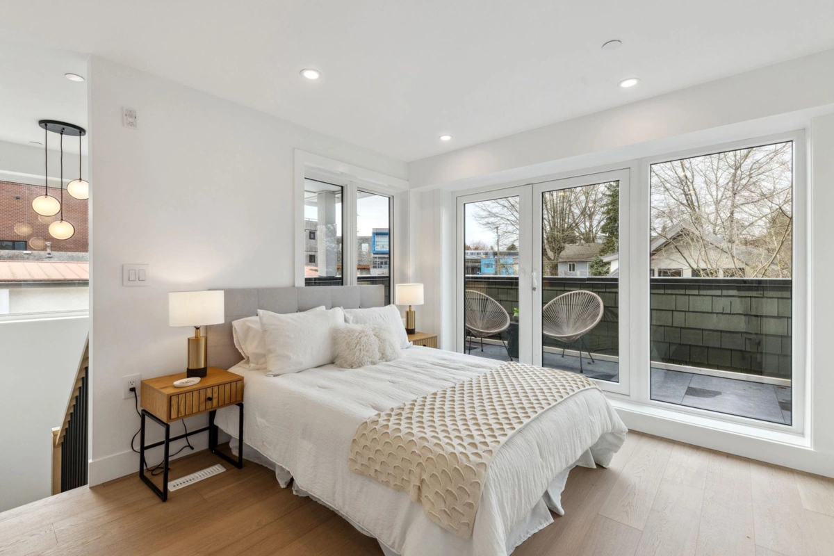 Entry Foyer Photo of 3383 Victoria Drive, Vancouver, BC