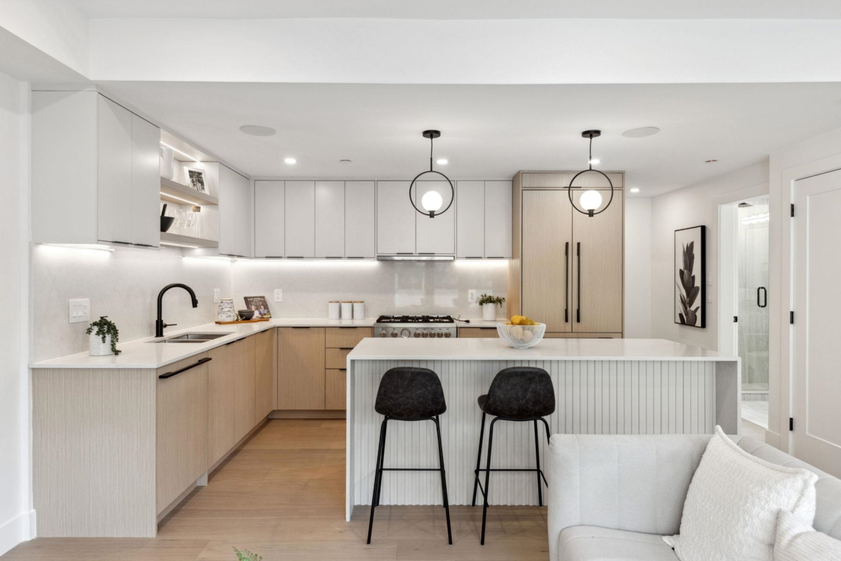 Primary Bathroom Photo of 3383 Victoria Drive, Vancouver, BC