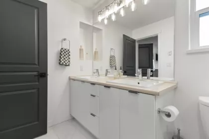 Primary Bathroom Photo of 32 7848 209 Street, Langley, BC