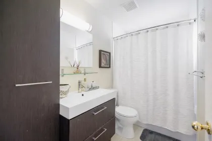 Primary Bathroom Photo of 538 W 25th Street, North Vancouver, BC