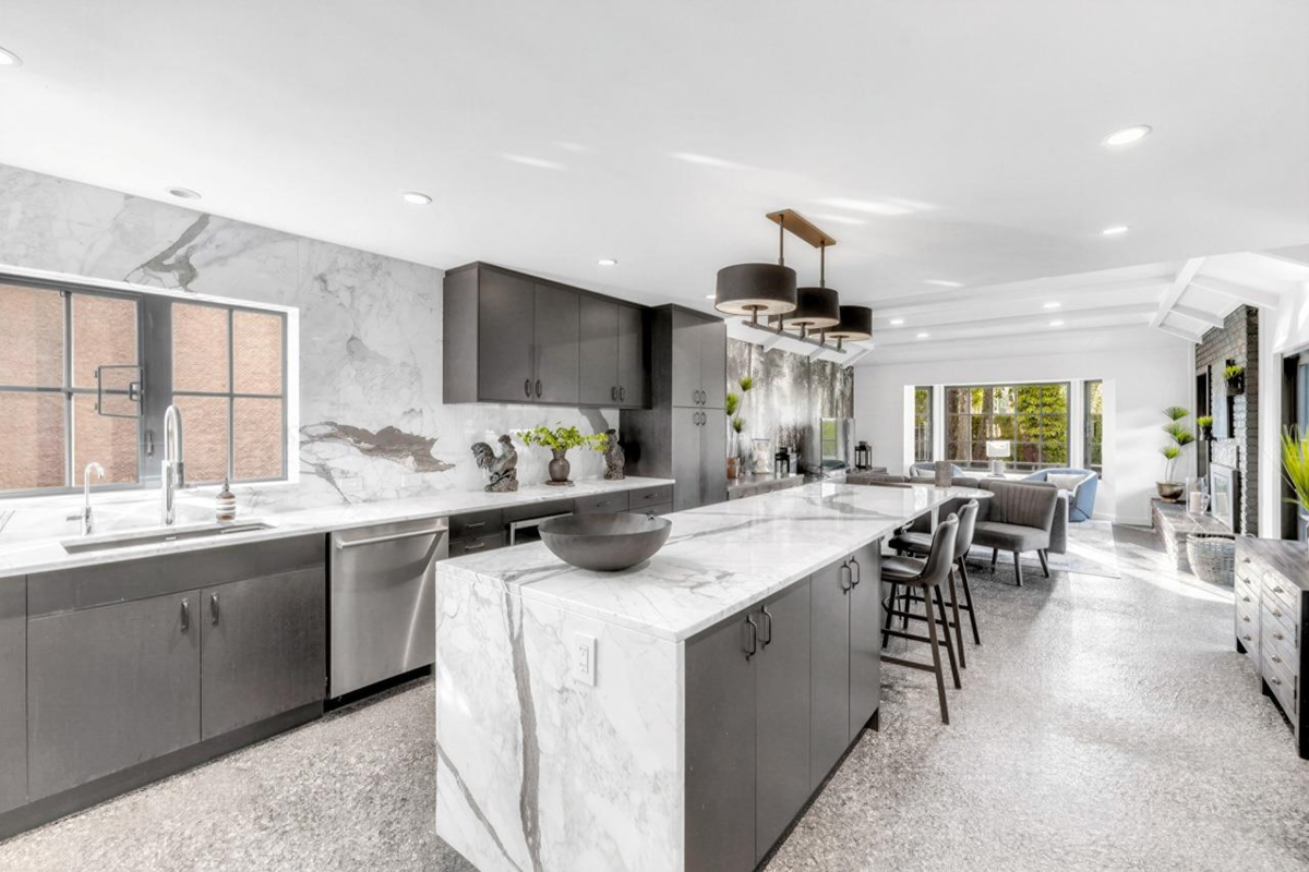 Primary Bathroom Photo of 4178 Doncaster Way, Vancouver, BC