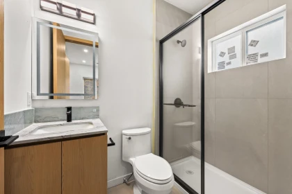 Guest Bathroom Photo of 4 5115 Buxton Street, Burnaby, BC