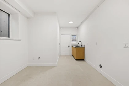 Hallway Photo of 4 5115 Buxton Street, Burnaby, BC
