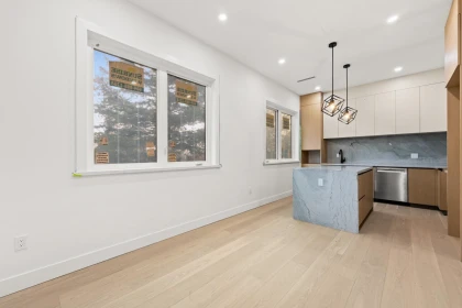 Kitchen Island Photo of 4 5115 Buxton Street, Burnaby, BC