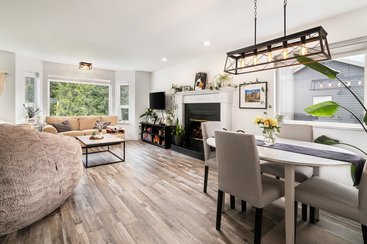 Kitchen Photo of 7403 Harrow Road, Pemberton, BC
