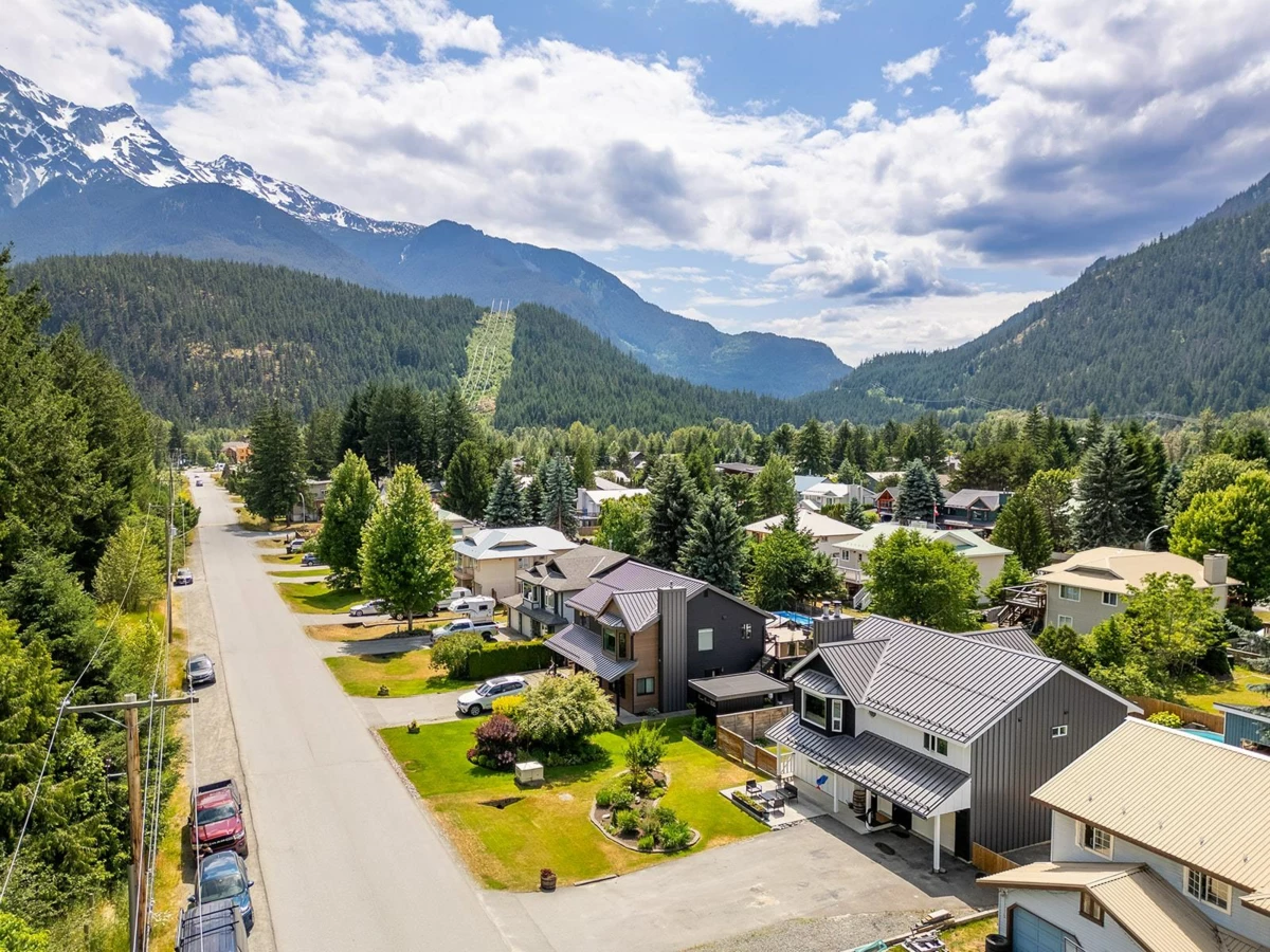 Outdoor Kitchen Photo of 7403 Harrow Road, Pemberton, BC