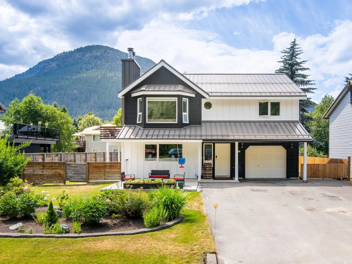 Outdoor Patio Photo of 7403 Harrow Road, Pemberton, BC
