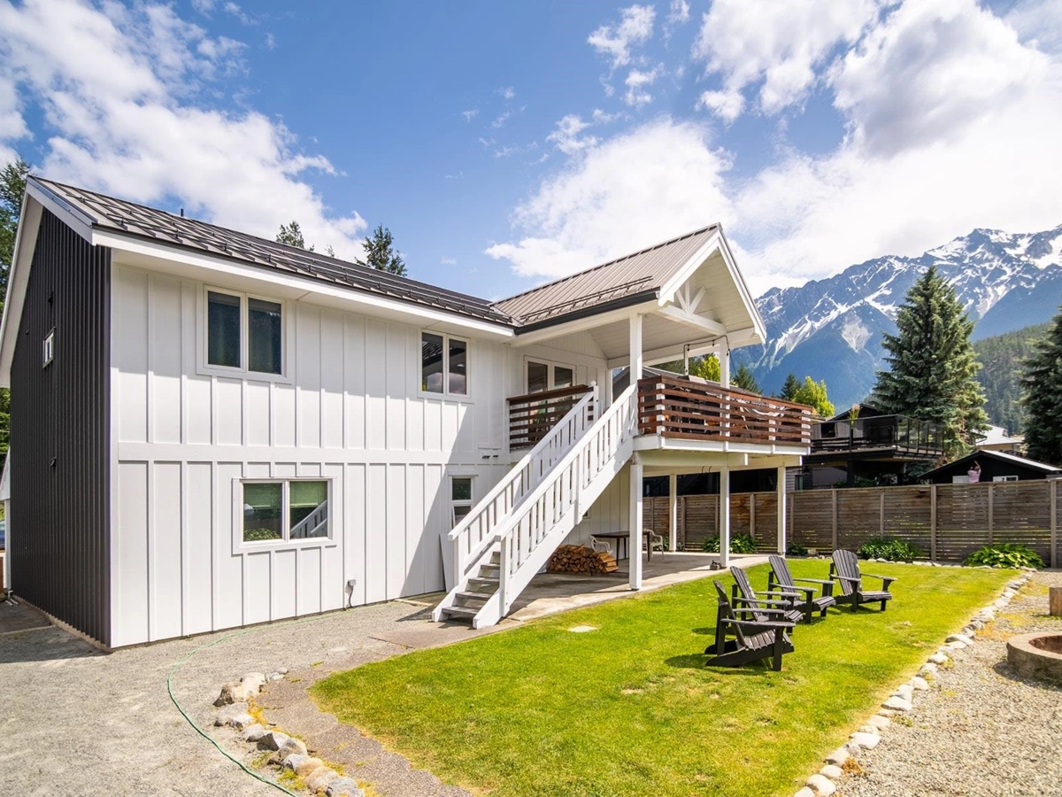 Swimming Pool Photo of 7403 Harrow Road, Pemberton, BC