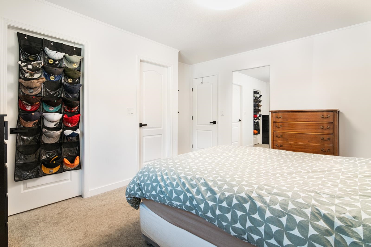 Walk-In Closet Photo of 7403 Harrow Road, Pemberton, BC