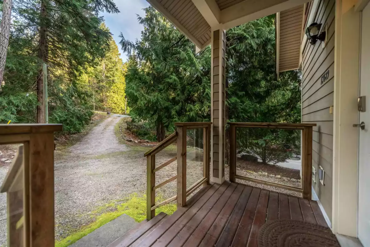 Entry Foyer Photo of 13489 Lee Road, Pender Harbour, BC