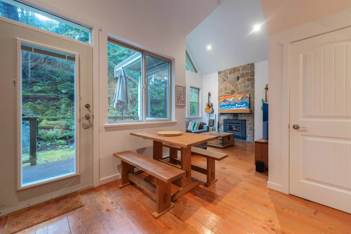 Kitchen Island Photo of 13489 Lee Road, Pender Harbour, BC