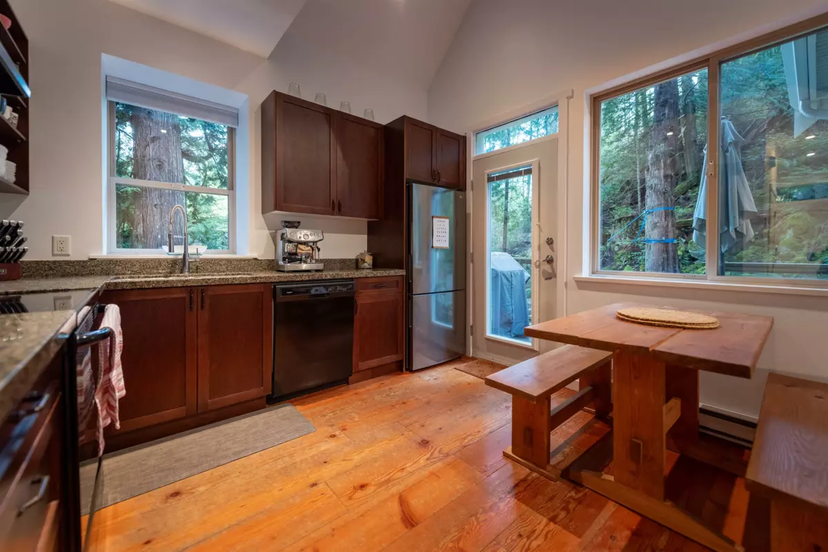 Kitchen Photo of 13489 Lee Road, Pender Harbour, BC