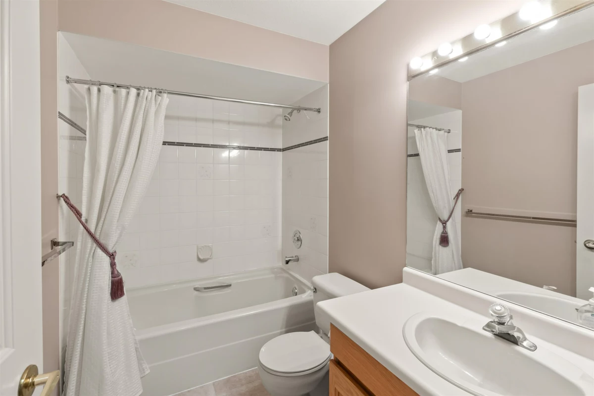 Entry Foyer Photo of 39 3115 Trafalgar Street, Abbotsford, BC