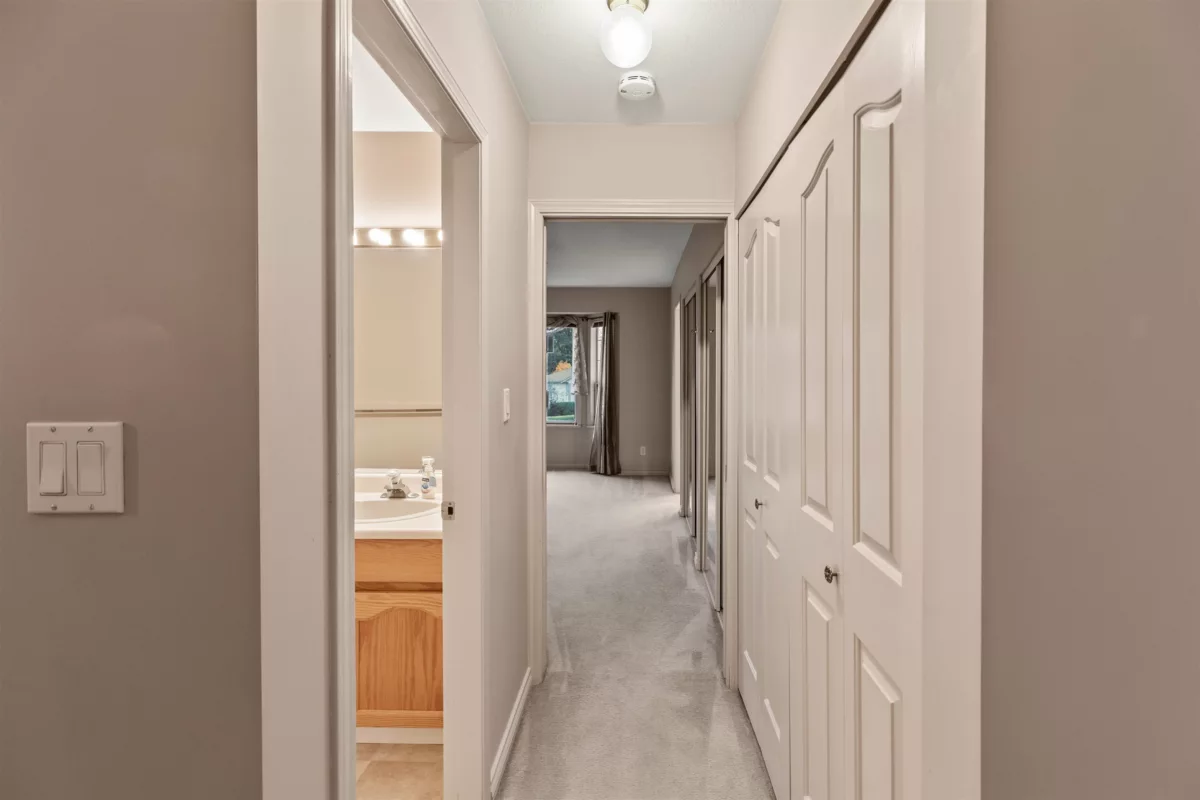 Hallway Photo of 39 3115 Trafalgar Street, Abbotsford, BC