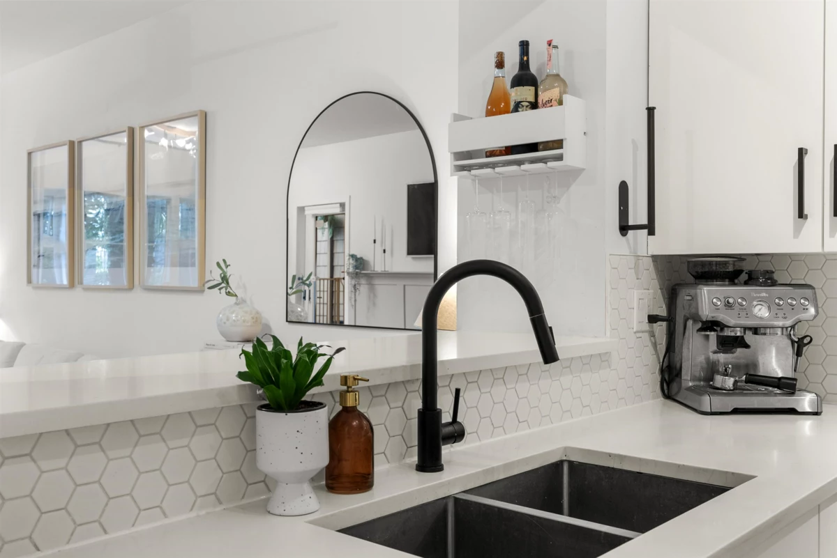 Breakfast Nook Photo of 109 1369 56 Street, Tsawwassen, BC