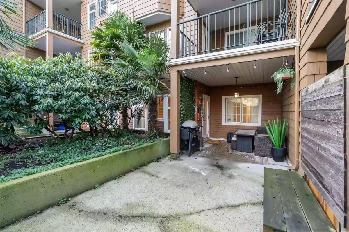 Entry Foyer Photo of 109 1369 56 Street, Tsawwassen, BC