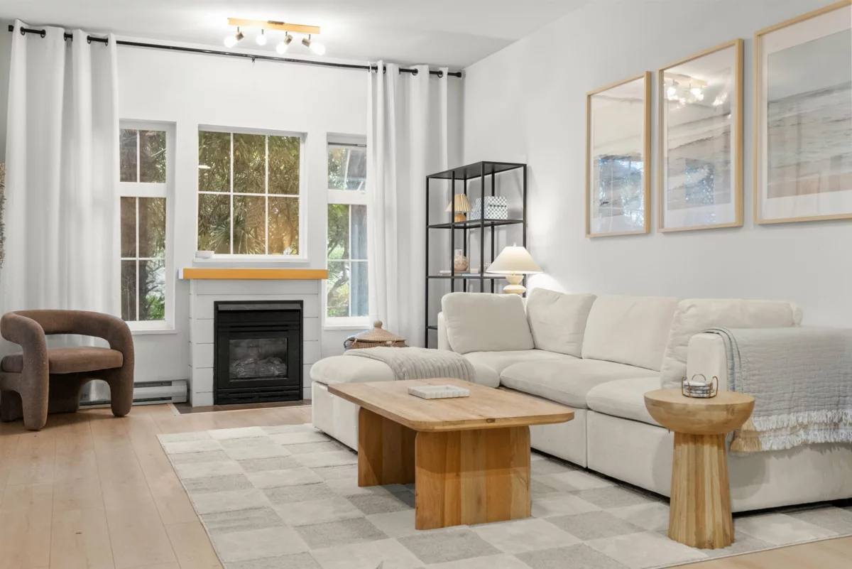 Family Room Photo of 109 1369 56 Street, Tsawwassen, BC