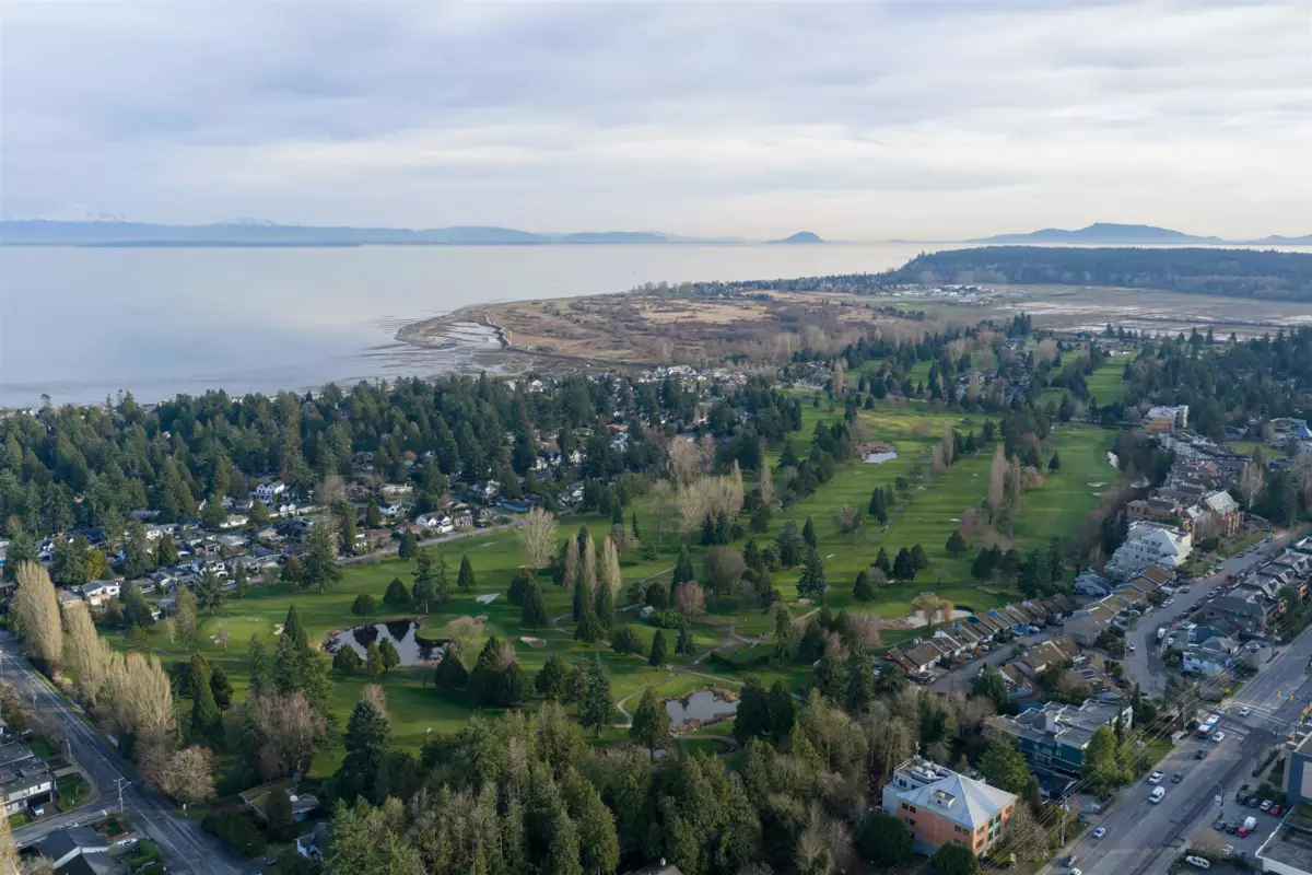 Front Yard Photo of 109 1369 56 Street, Tsawwassen, BC
