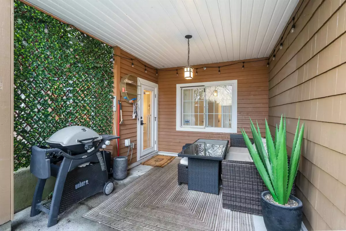 Hallway Photo of 109 1369 56 Street, Tsawwassen, BC