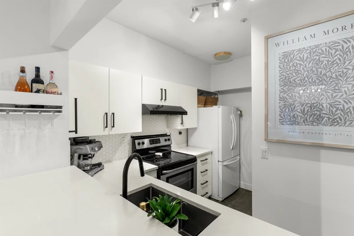 Kitchen Island Photo of 109 1369 56 Street, Tsawwassen, BC