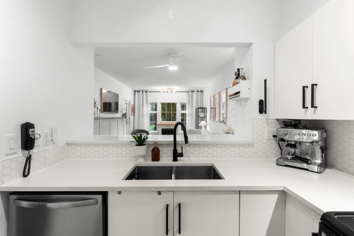 Primary Bathroom Photo of 109 1369 56 Street, Tsawwassen, BC