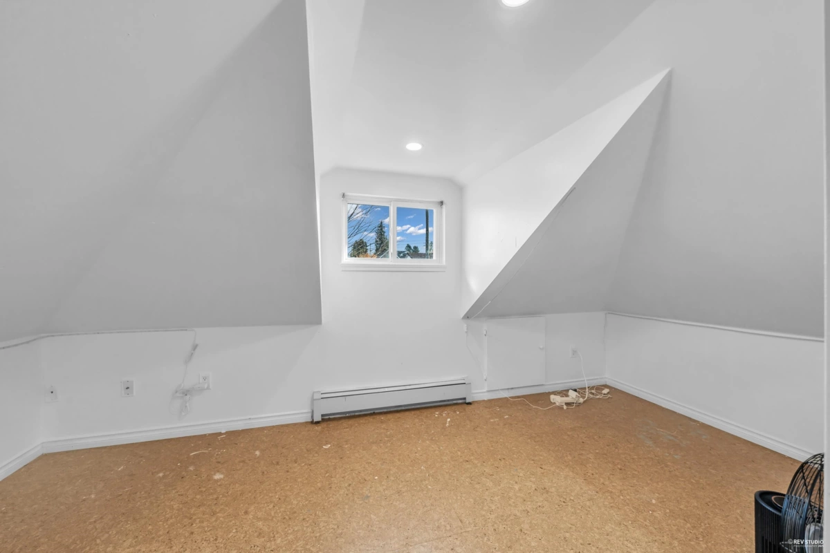 Dining Area Photo of 237 Sandringham Avenue, New Westminster, BC