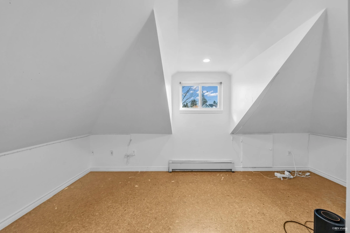 Family Room Photo of 237 Sandringham Avenue, New Westminster, BC