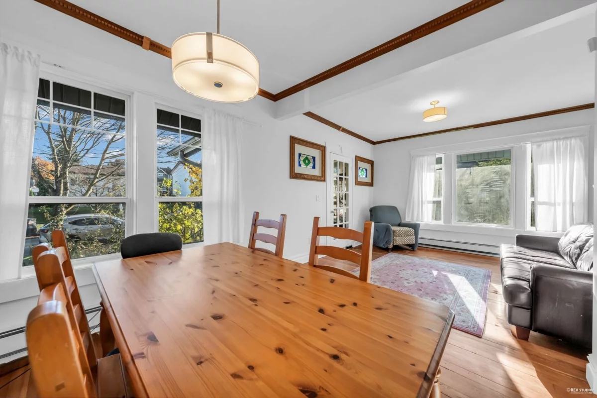 Guest Bathroom Photo of 237 Sandringham Avenue, New Westminster, BC