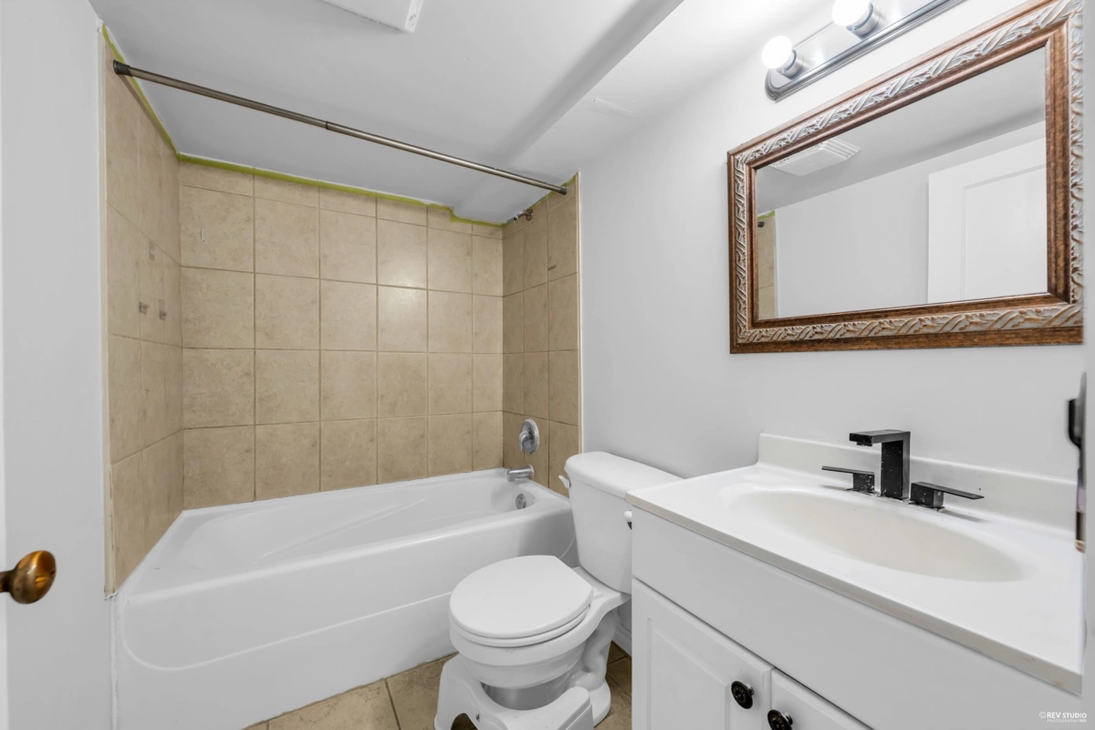 Hallway Photo of 237 Sandringham Avenue, New Westminster, BC