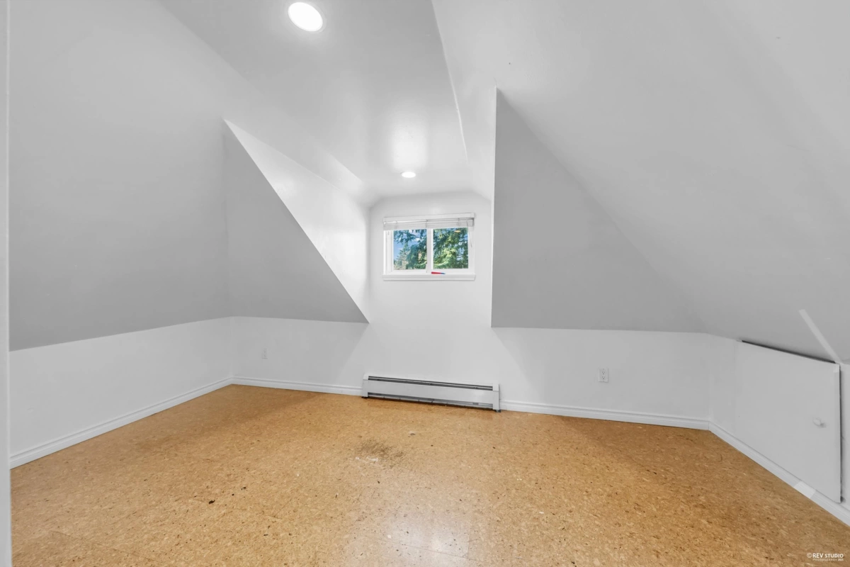 Living Room Photo of 237 Sandringham Avenue, New Westminster, BC