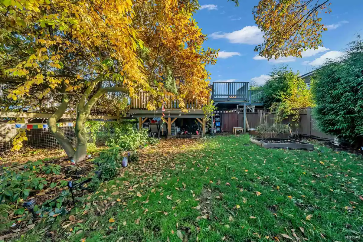 Mudroom Photo of 237 Sandringham Avenue, New Westminster, BC